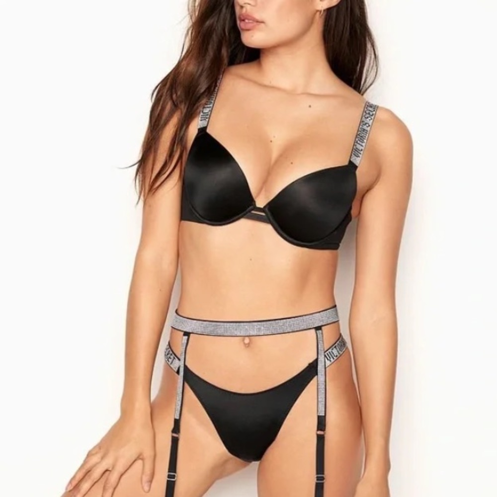 VICTORIAS SECRET SHINE STRAP GARTER BELT NWT SIZE MEDIUM/LARGE
